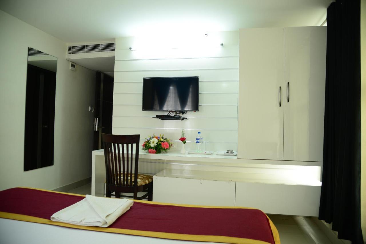 Miles Inn Hotel ハッサン エクステリア 写真